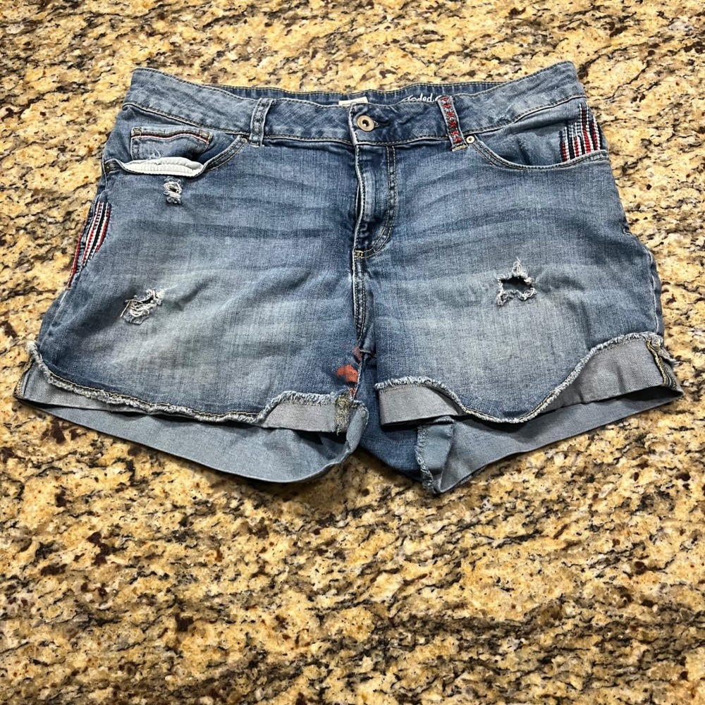 Faded Glory‎ Womens Distressed Denim Shorts Medium Wash Embroidered Size 12